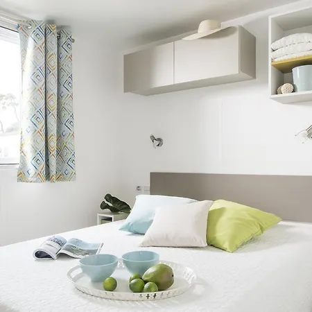 キャンプ場 Camping De La Ferme Des Aulnes Nampont-Saint-Martin