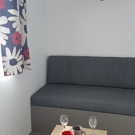 キャンプ場 Camping De La Ferme Des Aulnes Nampont-Saint-Martin